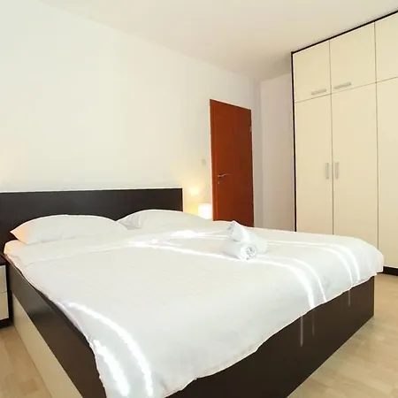 In With Balcony, Air Conditioning, Wifi, Washing Machine Apartment Pakoštane