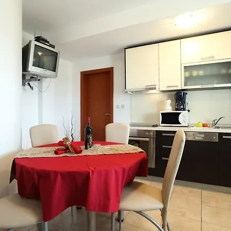 In With Balcony, Air Conditioning, Wifi, Washing Machine