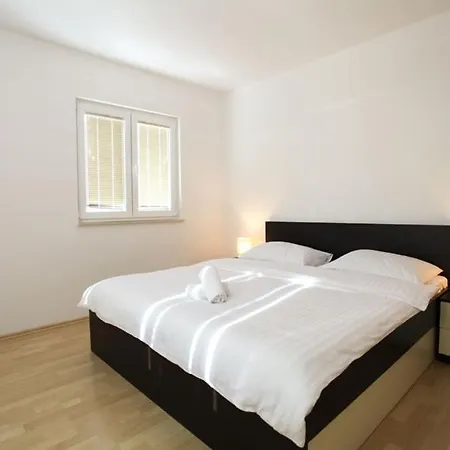 In With Balcony, Air Conditioning, Wifi, Washing Machine Apartment Pakoštane